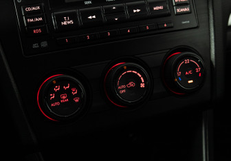 Подержанный автомобиль Subaru XV 2012 года (15 фото)