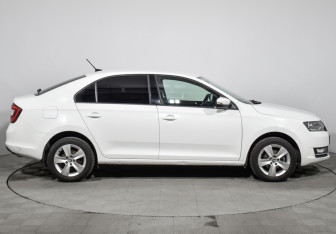 Подержанный автомобиль Skoda Rapid Liftback 2019 года (4 фото)