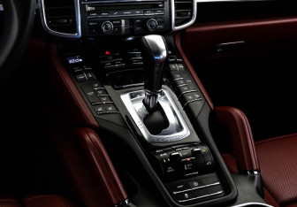 Подержанный автомобиль Porsche Cayenne 2014 года (16 фото)