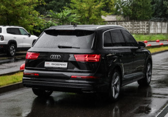 Подержанный автомобиль Audi Q7 2018 года (6 фото)