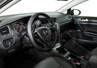Подержанный автомобиль Volkswagen Golf Hatchback 2014 года (11 фото)