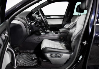 Подержанный автомобиль Volkswagen Touareg 2017 года (10 фото)