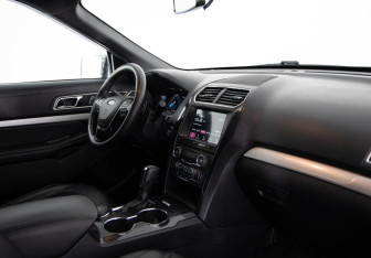 Подержанный автомобиль Ford Explorer 2017 года (15 фото)