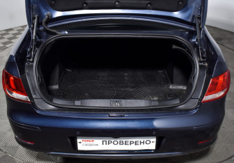 Подержанный автомобиль Peugeot 408 2015 года (20 фото)