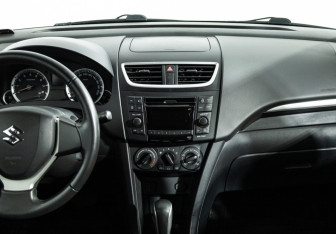 Подержанный автомобиль Suzuki Swift Hatchback 2011 года (14 фото)