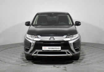 Подержанный автомобиль Mitsubishi Outlander 2019 года (2 фото)