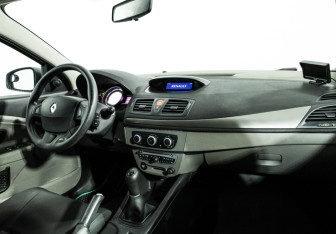 Подержанный автомобиль Renault Megane Hatchback 2010 года (9 фото)