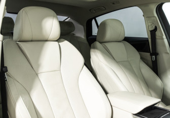 Подержанный автомобиль Hongqi H5 2022 года (24 фото)