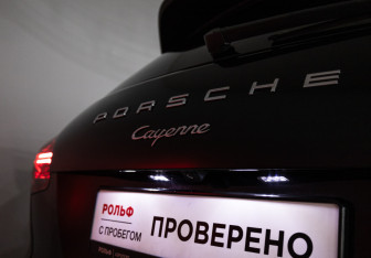Подержанный автомобиль Porsche Cayenne 2015 года (32 фото)