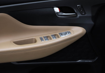 Подержанный автомобиль Hyundai Santa Fe 2022 года (24 фото)