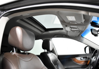 Подержанный автомобиль Infiniti QX70 2014 года (21 фото)