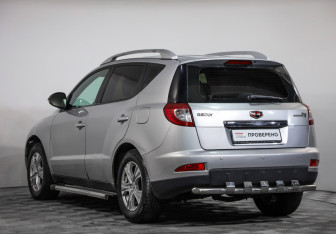 Подержанный автомобиль Geely Emgrand X7 2015 года (6 фото)