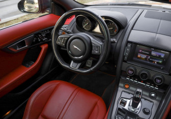 Подержанный автомобиль Jaguar F-Type Coupe 2016 года (17 фото)