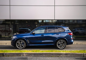 Подержанный автомобиль BMW X5 2019 года (9 фото)