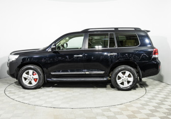 Подержанный автомобиль Toyota Land Cruiser Suv 2015 года (22 фото)