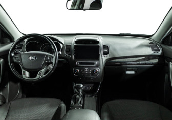 Подержанный автомобиль Kia Sorento 2019 года (13 фото)