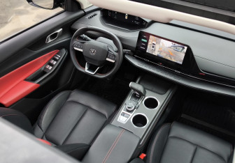 Подержанный автомобиль Changan UNI-S 2024 года (18 фото)