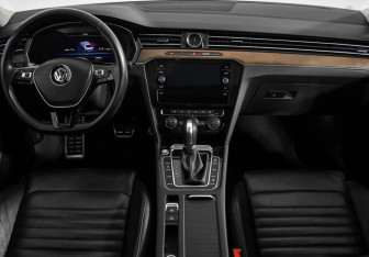 Подержанный автомобиль Volkswagen Passat Sedan 2019 года (13 фото)