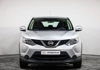 Подержанный автомобиль Nissan Qashqai 2015 года (2 фото)