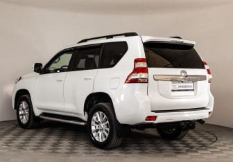 Подержанный автомобиль Toyota Land Cruiser Prado 2016 года (7 фото)