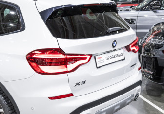 Подержанный автомобиль BMW X3 2018 года (16 фото)
