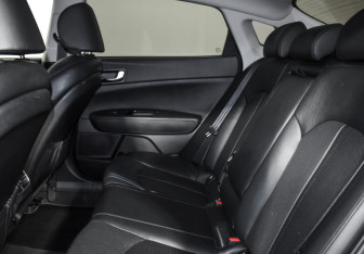 Подержанный автомобиль Kia Optima Sedan 2017 года (12 фото)