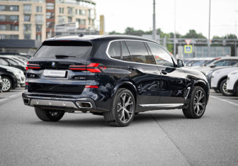 Подержанный автомобиль BMW X5 2024 года (7 фото)