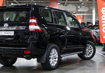 Подержанный автомобиль Toyota Land Cruiser Prado 2013 года (6 фото)