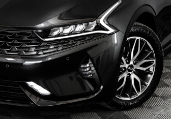 Подержанный автомобиль Kia K5 2021 года (10 фото)