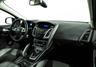 Подержанный автомобиль Ford Focus Sedan 2011 года (9 фото)