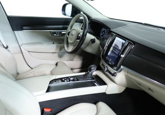 Подержанный автомобиль Volvo V90 Cross Country 2017 года (10 фото)