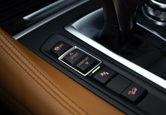 Подержанный автомобиль BMW X6 2016 года (23 фото)