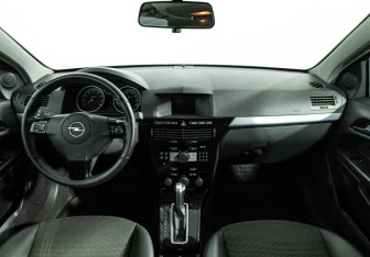 Подержанный автомобиль Opel Astra Hatchback 2007 года (13 фото)