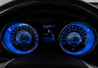 Подержанный автомобиль Chrysler 300C Sedan 2012 года (33 фото)
