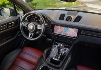 Подержанный автомобиль Porsche Cayenne 2021 года (11 фото)