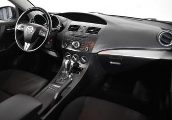 Подержанный автомобиль Mazda 3 Sedan 2011 года (10 фото)