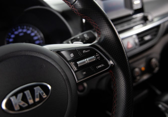 Подержанный автомобиль Kia K3 Hatchback 2021 года (20 фото)