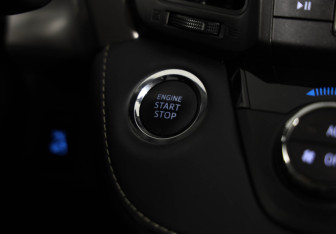 Подержанный автомобиль Toyota RAV4 2018 года (17 фото)