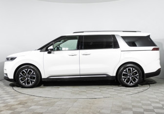 Подержанный автомобиль Kia Carnival 2021 года (8 фото)