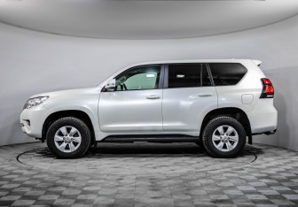 Подержанный автомобиль Toyota Land Cruiser Prado 2020 года (8 фото)
