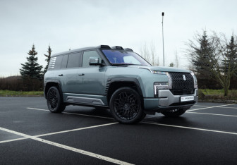 Подержанный автомобиль BYD Yangwang U8 2023 года (5 фото)