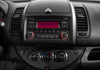 Подержанный автомобиль Nissan Note 2012 года (15 фото)