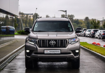 Подержанный автомобиль Toyota Land Cruiser Prado 2020 года (4 фото)