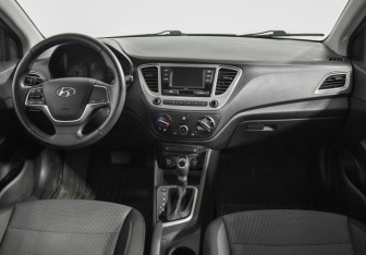 Подержанный автомобиль Hyundai Solaris Sedan 2021 года (13 фото)