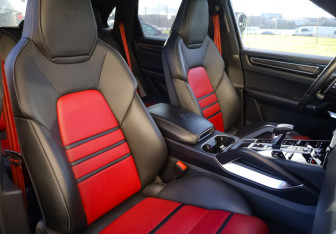 Подержанный автомобиль Porsche Cayenne 2021 года (27 фото)