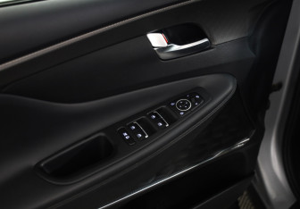 Подержанный автомобиль Hyundai Santa Fe 2019 года (17 фото)