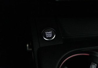 Подержанный автомобиль Audi A4 Sedan 2016 года (18 фото)