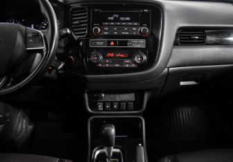 Подержанный автомобиль Mitsubishi Outlander 2019 года (15 фото)