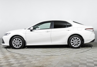 Подержанный автомобиль Toyota Camry Sedan 2022 года (8 фото)