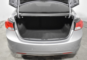 Подержанный автомобиль Hyundai Elantra Sedan 2011 года (19 фото)
